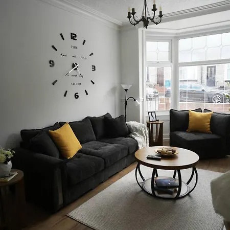 Barwick House, 4 Bed House
