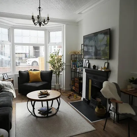 Barwick House, 4 Bed House * Scarborough
