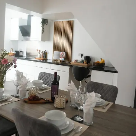 Barwick House, 4 Bed House * Scarborough