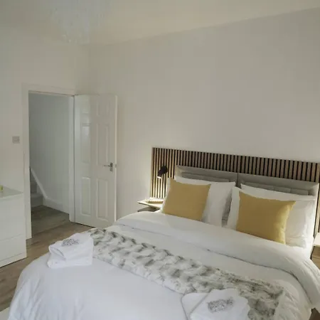 Barwick House, 4 Bed House * Scarborough