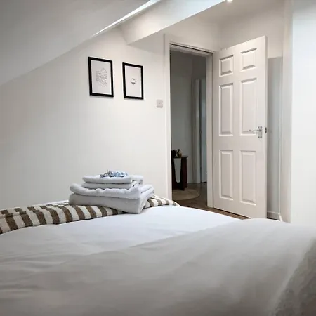 Barwick House, 4 Bed House Tatil Evi